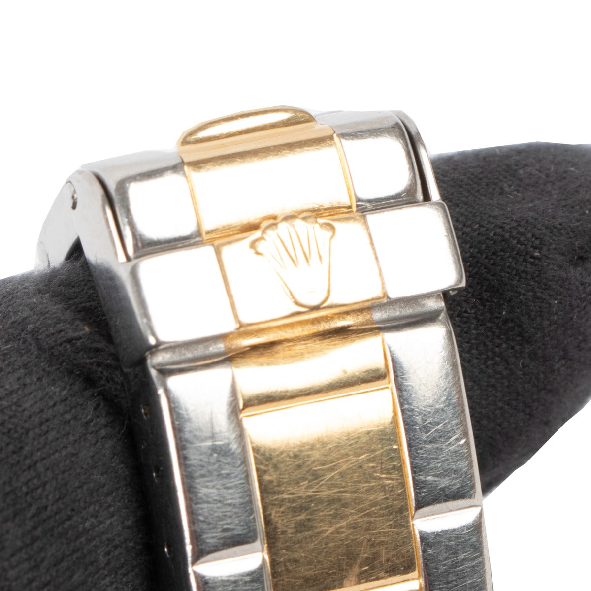 Buy online authentic second hand Rolex Yacht-Master 35 Midsize Gold Watch 68623 in very good condition at Labellov in Antwerp