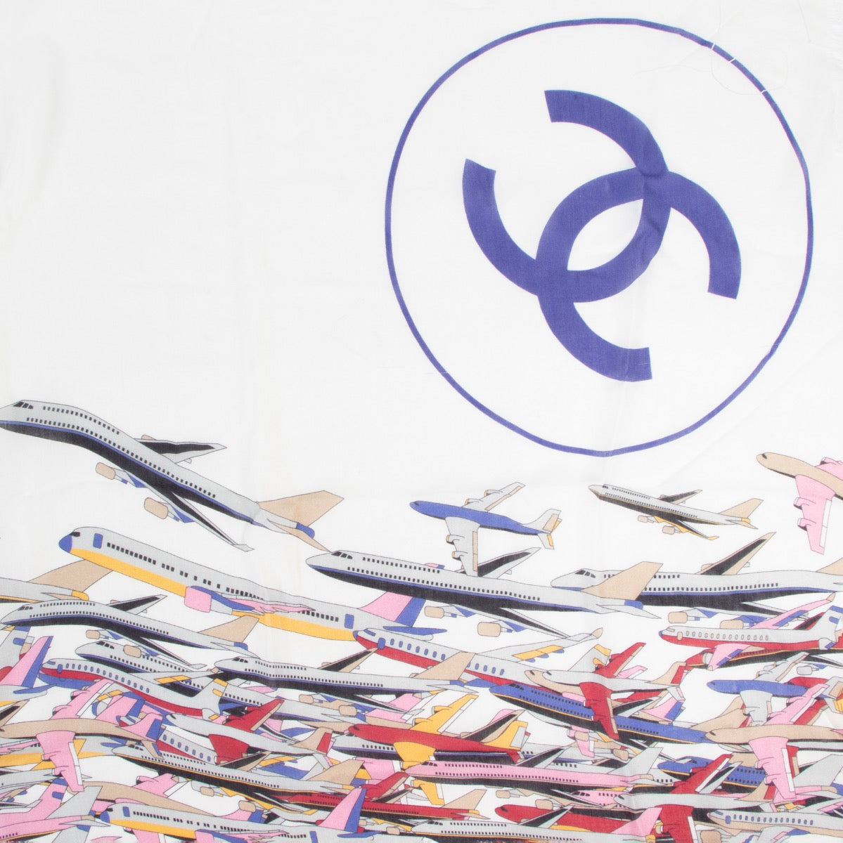 Shop safe online for the best price at Labellov. shop safe online your secondhand Chanel White Airplane Scarf