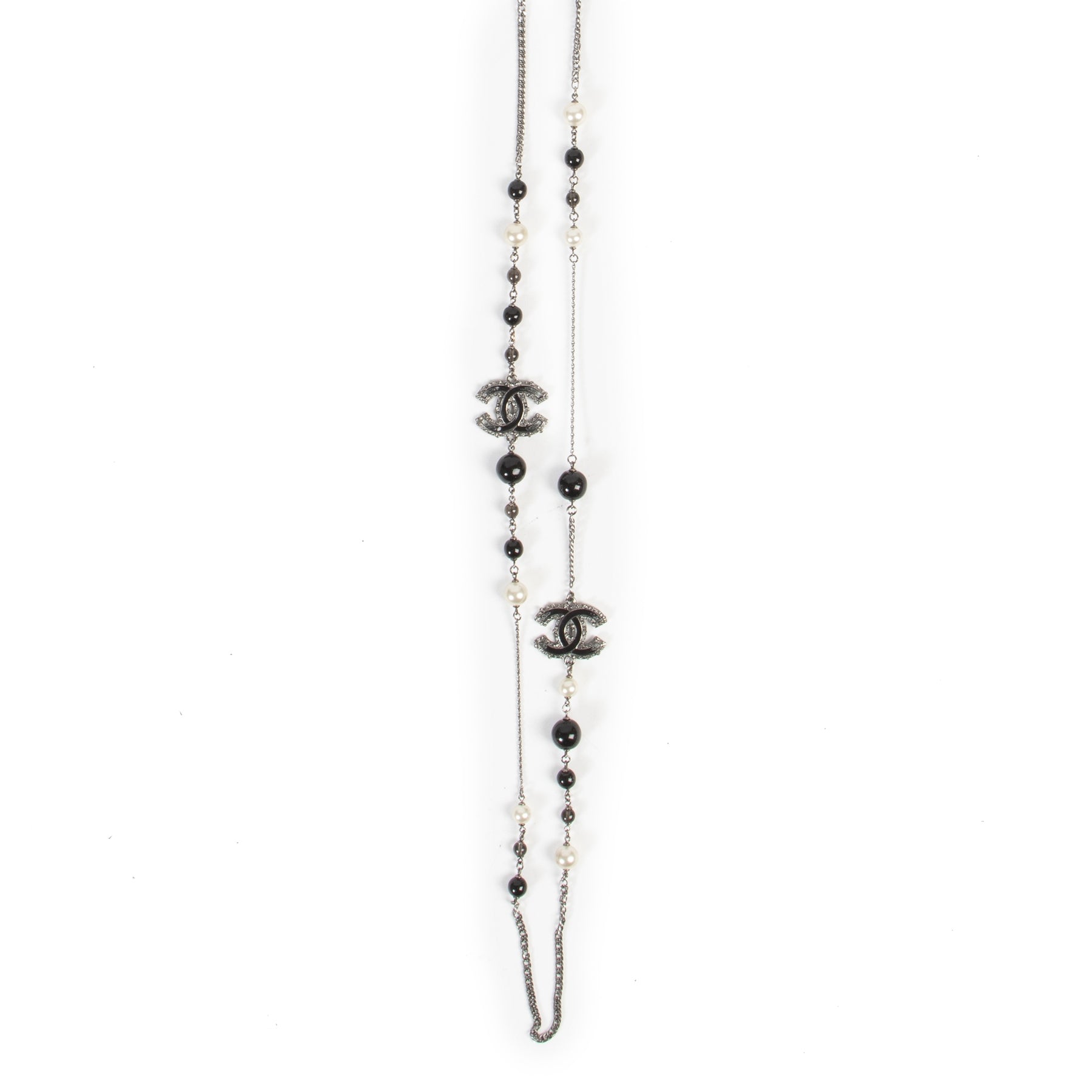 Authentic secondhand Chanel Black & White Pearl CC Long Necklace designer bags fashion luxury vintage webshop safe secure online shopping