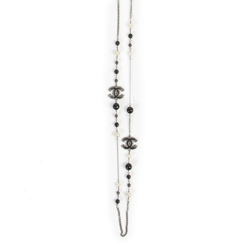 Authentic secondhand Chanel Black & White Pearl CC Long Necklace designer bags fashion luxury vintage webshop safe secure online shopping