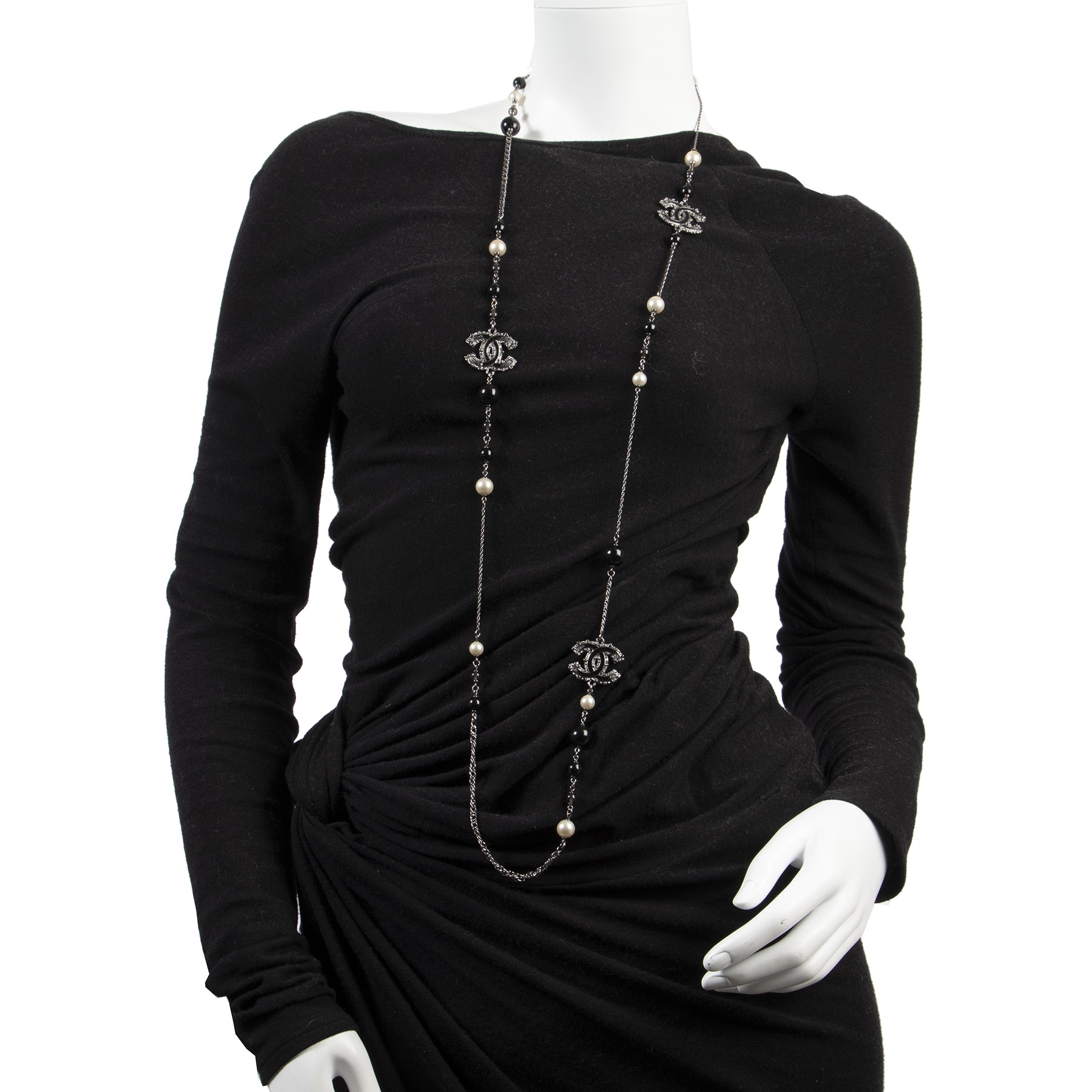 Authentic secondhand Chanel Black & White Pearl CC Long Necklace designer bags fashion luxury vintage webshop safe secure online shopping