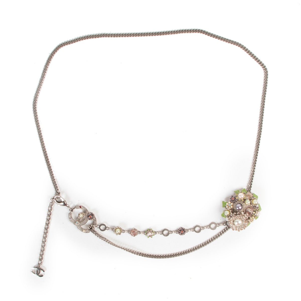 Buy and sell your authentic designer accessories such as this Chanel Silver Multicolor Belt only online at Labellov secondhand luxury in Antwerp.