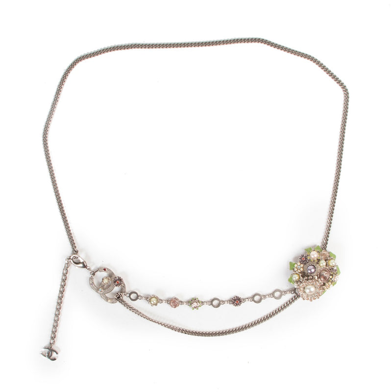 Buy and sell your authentic designer accessories such as this Chanel Silver Multicolor Belt only online at Labellov secondhand luxury in Antwerp.