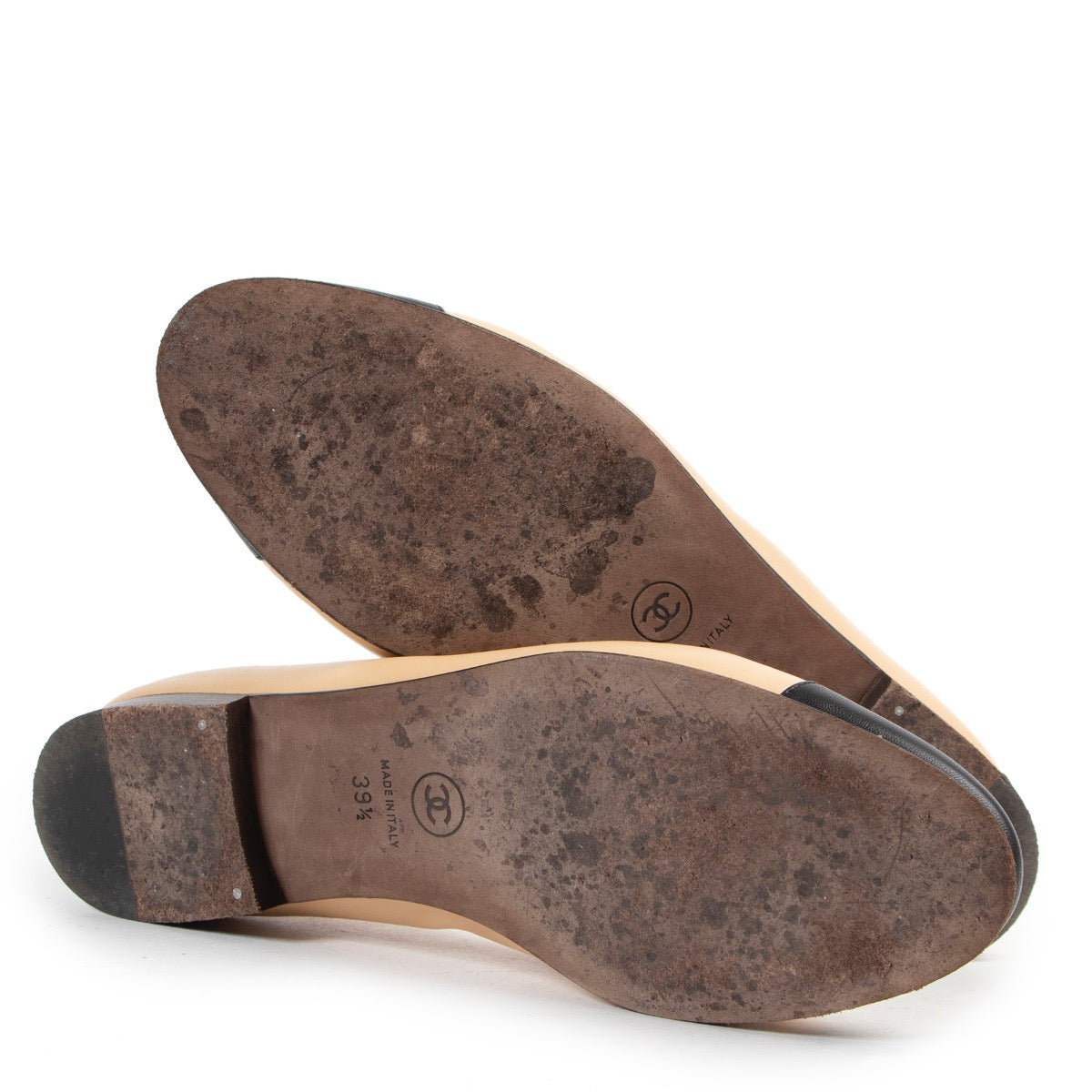 Buy and sell your authentic designer items at Labellov. Buy Chanel Ballerinas in good condition online or in store.