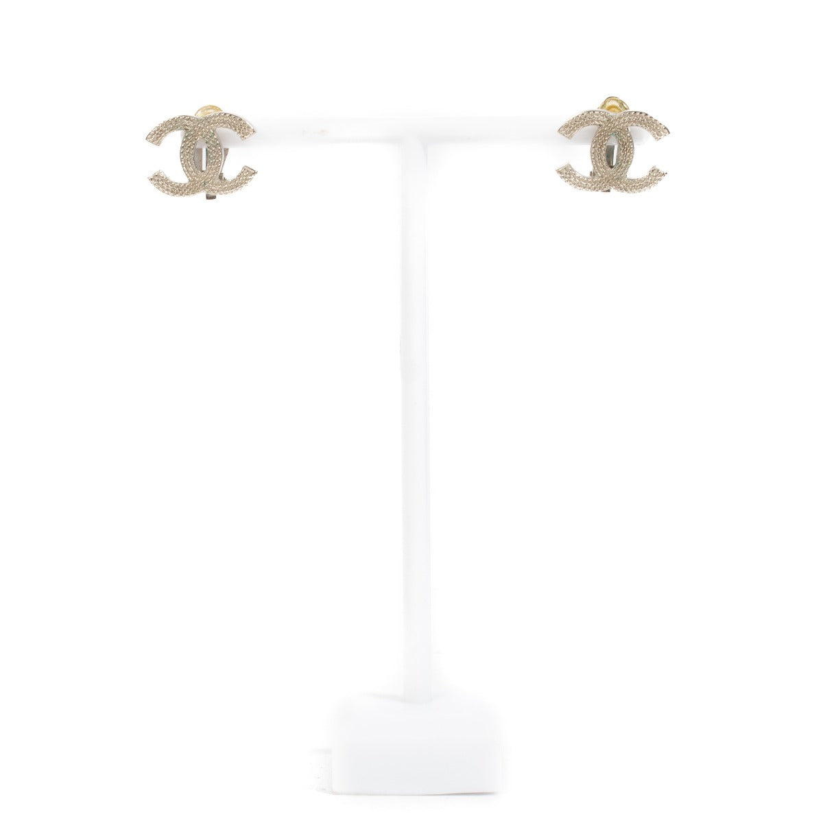 authentic pre loved Chanel CC Silver Clip-on Earrings on Labellov.com