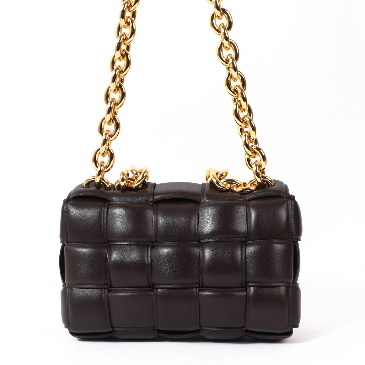 Cassette Bottega Veneta en agneau plongé fondant avec chaîne