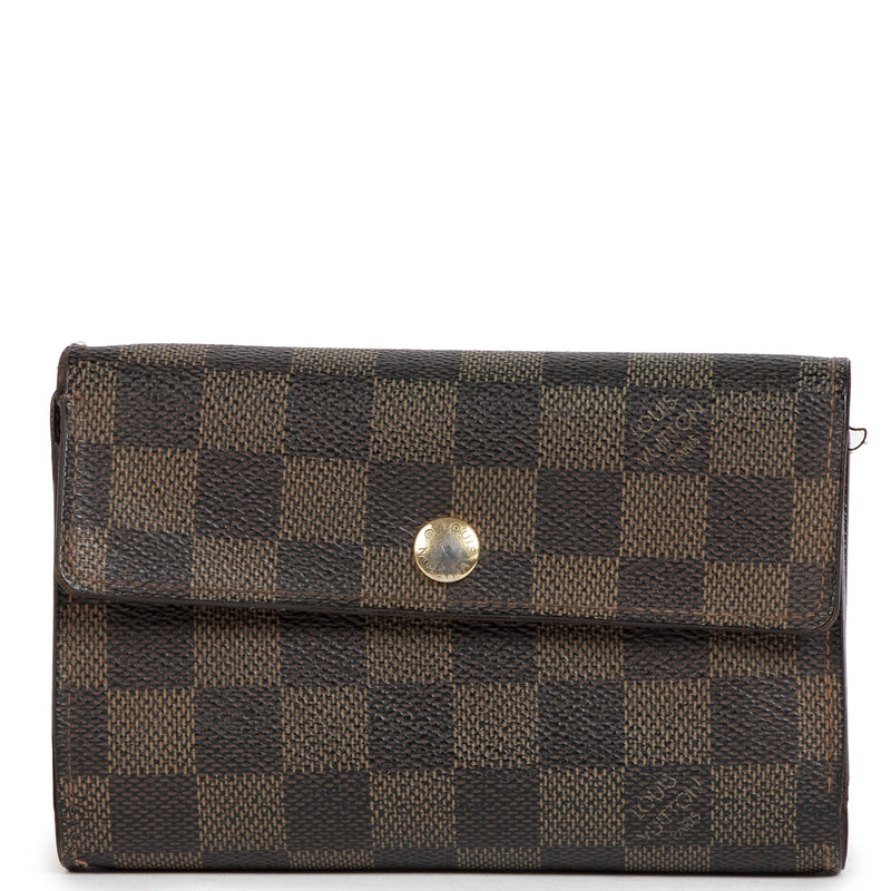 Authentic designer Louis Vuitton Damier Ebene Wallet for the best price at Labellov secondhand luxury
