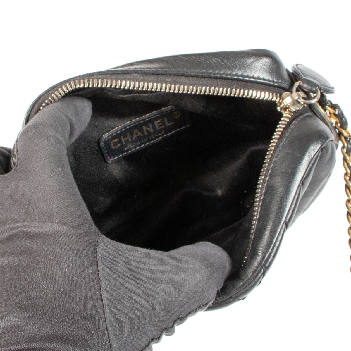 Chanel Zwarte Medaillon Charm Chevron Mini Cameratas