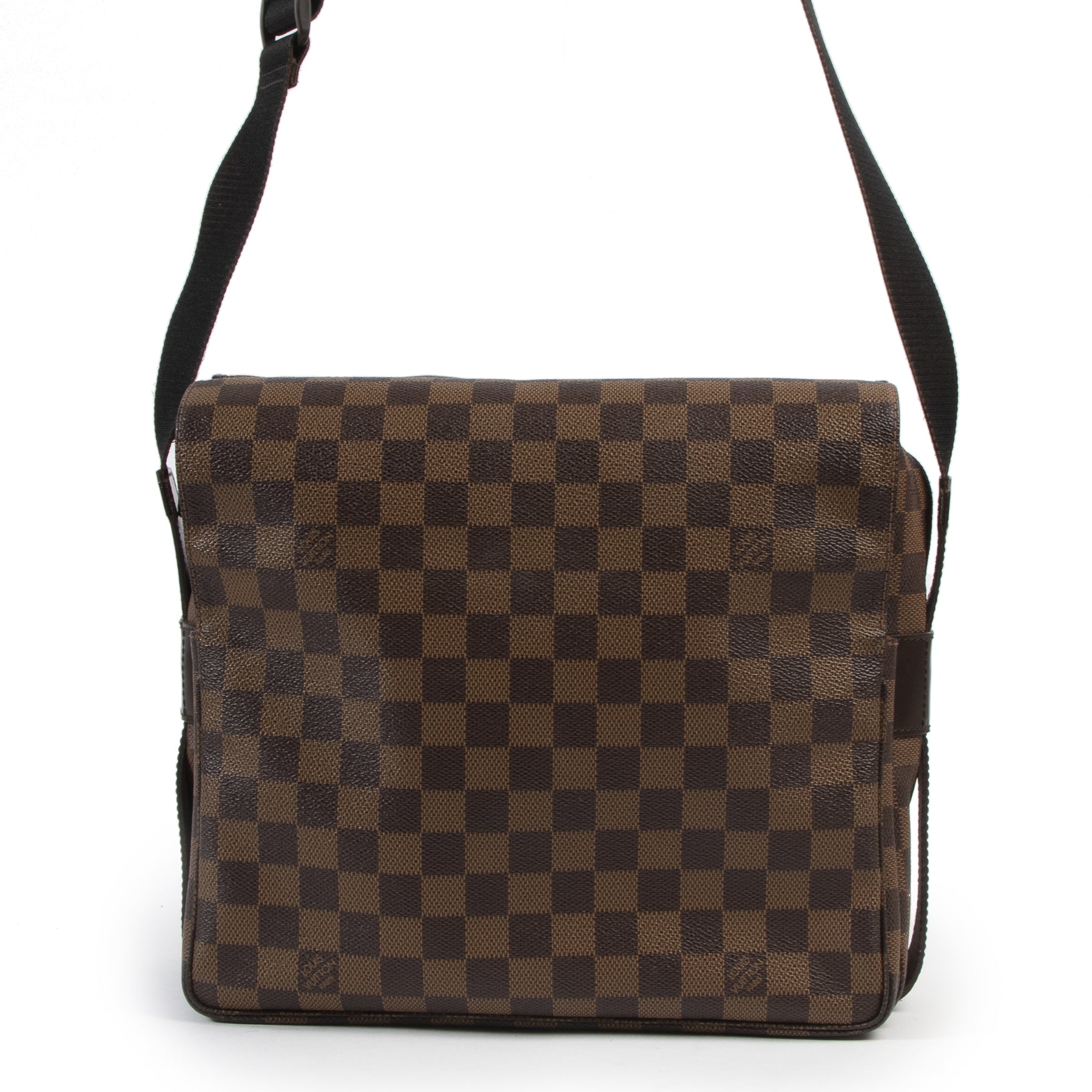 Buy at the right price authentic Louis Vuitton Eben Naviglio Bag at Labellov secondhand luxury brand