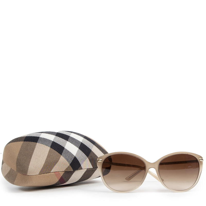 Burberry Taupe Sunglasses kopen en verkopen aan de beste prijs bij Labellov tweedehands