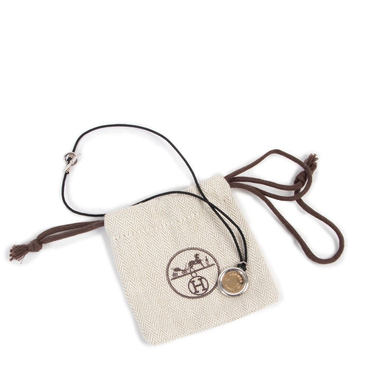 Buy and sell your designer items at Labellov. Get this Hermès Gold Necklace online or in store for a reasonable price and in good condition.