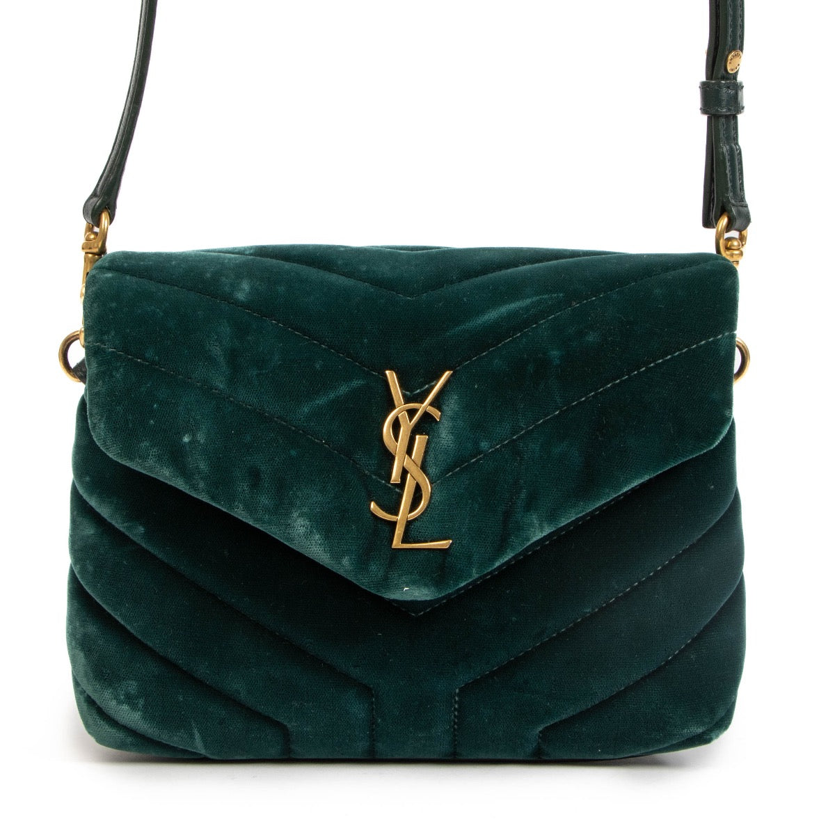 Shop safe online at Labellov in Antwerp, Brussels and Knokke this 100% authentic second hand Saint Laurent Green Velvet Toy Loulou Shoulder Bag