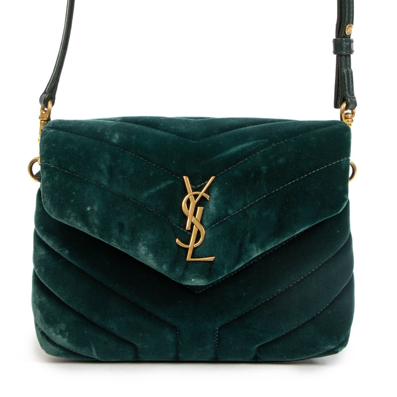 Shop safe online at Labellov in Antwerp, Brussels and Knokke this 100% authentic second hand Saint Laurent Green Velvet Toy Loulou Shoulder Bag