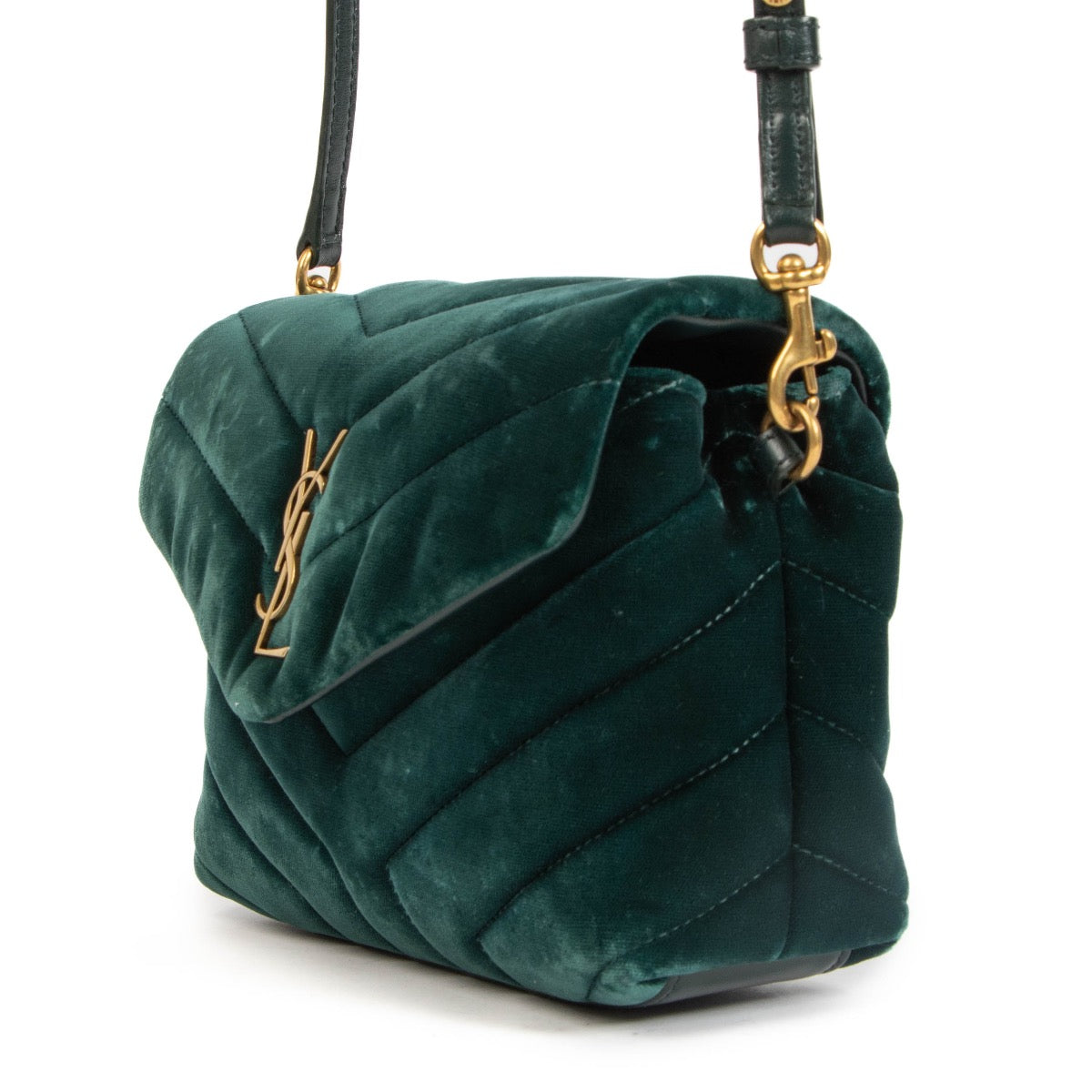 Shop safe online at Labellov in Antwerp, Brussels and Knokke this 100% authentic second hand Saint Laurent Green Velvet Toy Loulou Shoulder Bag