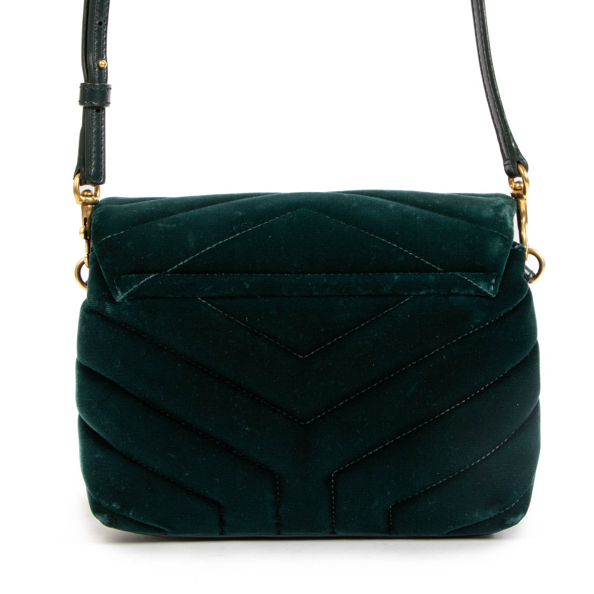 Shop safe online at Labellov in Antwerp, Brussels and Knokke this 100% authentic second hand Saint Laurent Green Velvet Toy Loulou Shoulder Bag