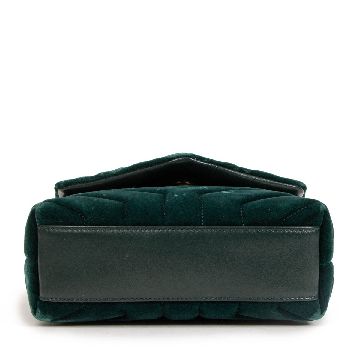 Shop safe online at Labellov in Antwerp, Brussels and Knokke this 100% authentic second hand Saint Laurent Green Velvet Toy Loulou Shoulder Bag