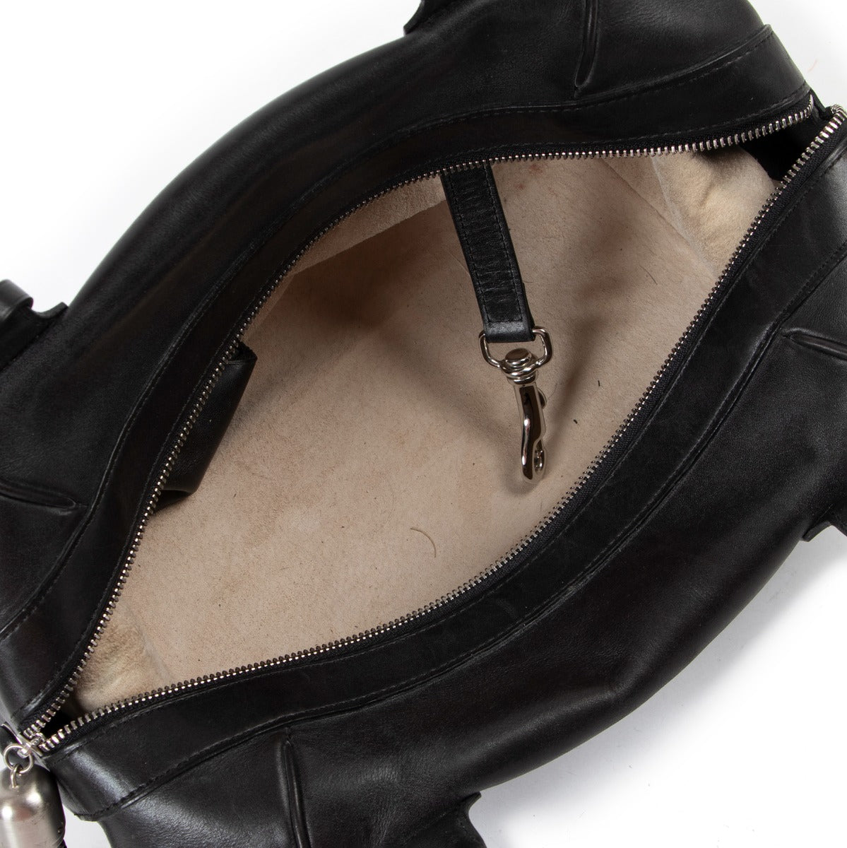 Shop now your favorite 100% authentic Delvaux bags, at Labellov.