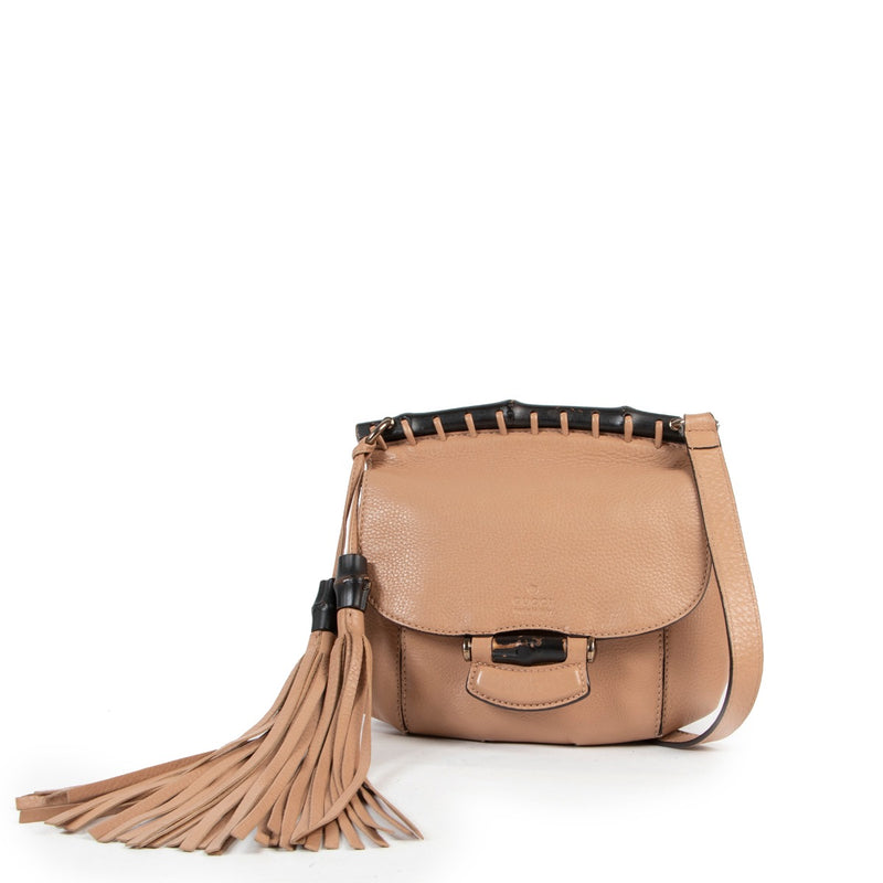 Buy authentic secondhand Gucci bags at Labellov vintage fashion webshop for the lowest price. Koop authentieke tweedehands Gucci tassen bij Labellov vintage mode webshop aan de laagste prijs.