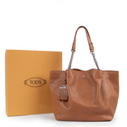 Buy and sell your authentic designer bag such as this Tod's Cognac Shoulder Bag only online at Labellov secondhand luxury in Antwerp.
