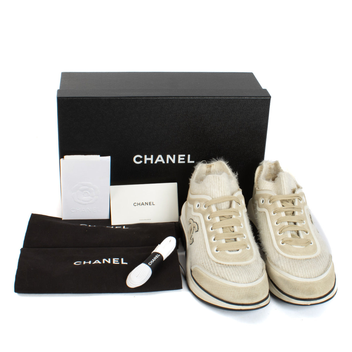 Chanel White Suede and Wool Sneakers - size 41 aan de beste prijs bij Labellov tweedehands luxe in Antwerpen en Knokke