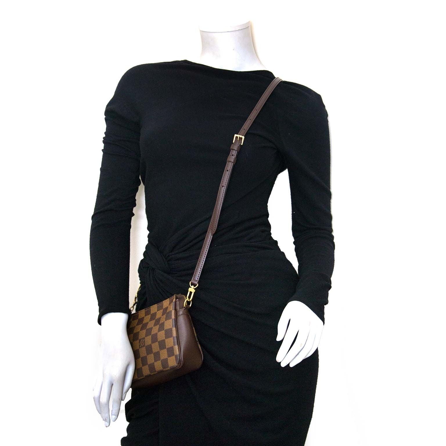 secondmain Louis Vuitton Navona Ebene Damier Pouch Bag en vendre sur labellov