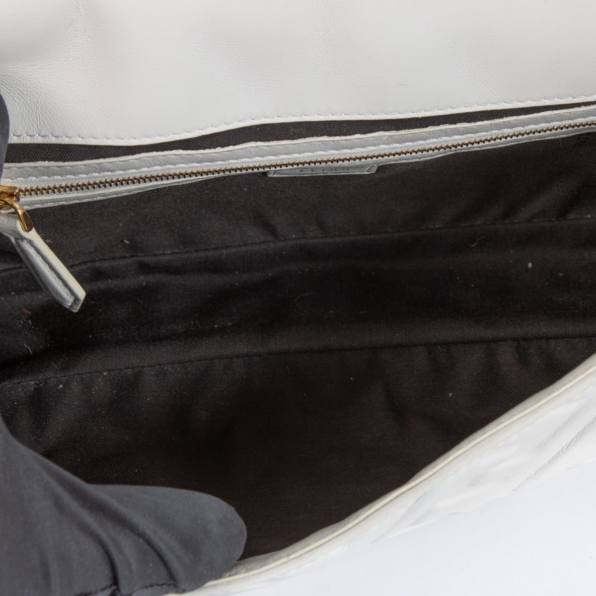 Shop 100% authentic secondhand Fendi White Baguette Top Handle Bag on Labellov.com