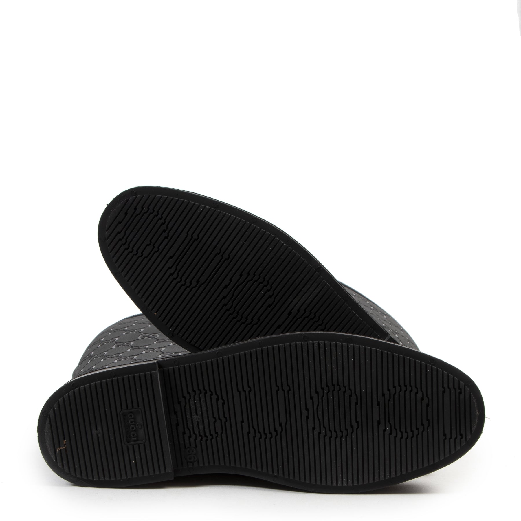 Buy authentic second hand Gucci boots with right price at LabelLOV.