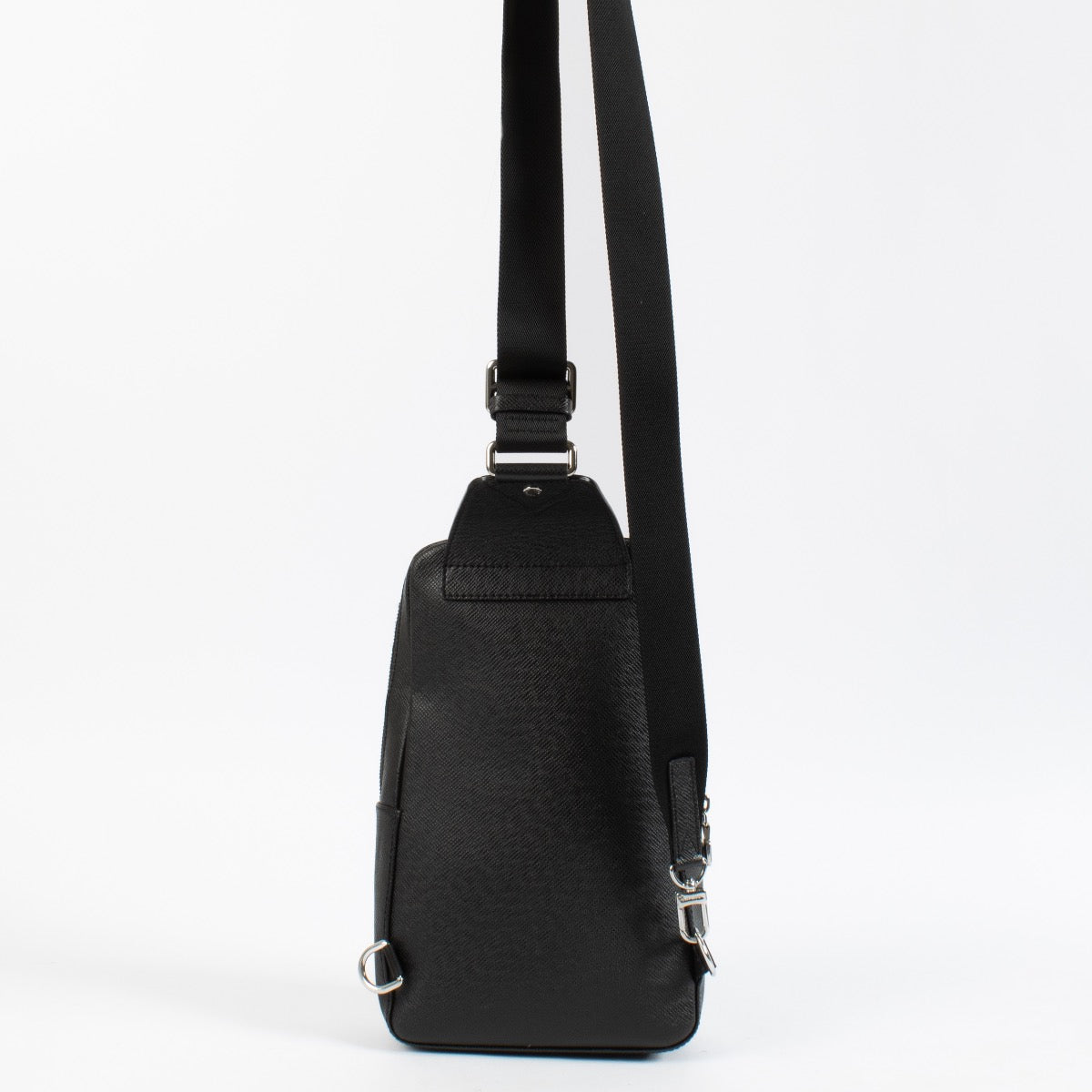 Shop 100% authentic secondhand Louis Vuitton Black Taiga Avenue Sling Bag on Labellov.com