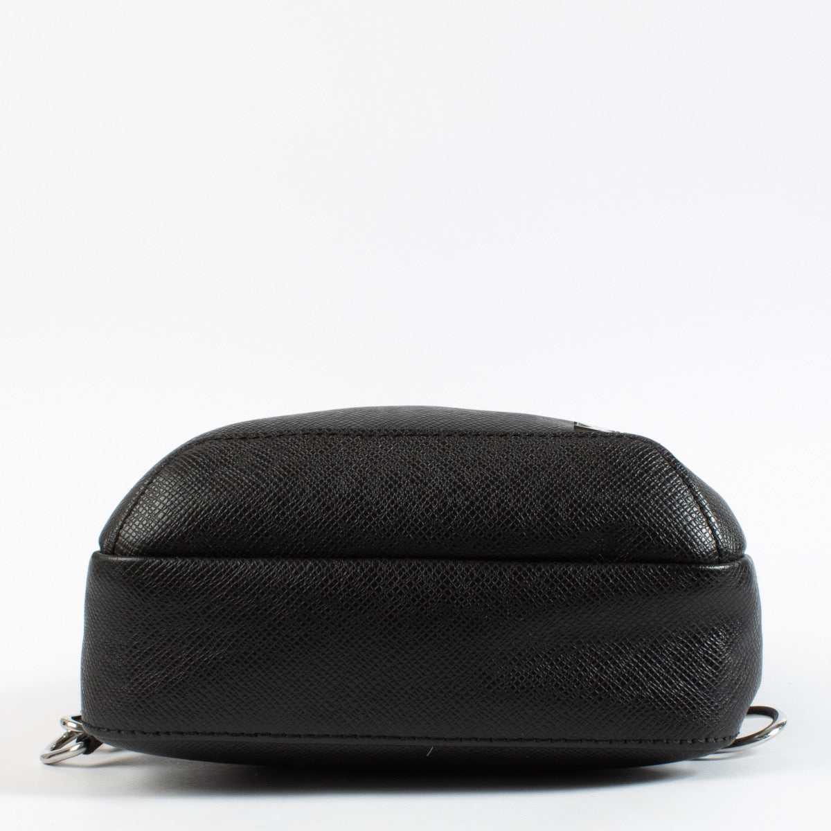 Shop 100% authentic secondhand Louis Vuitton Black Taiga Avenue Sling Bag on Labellov.com