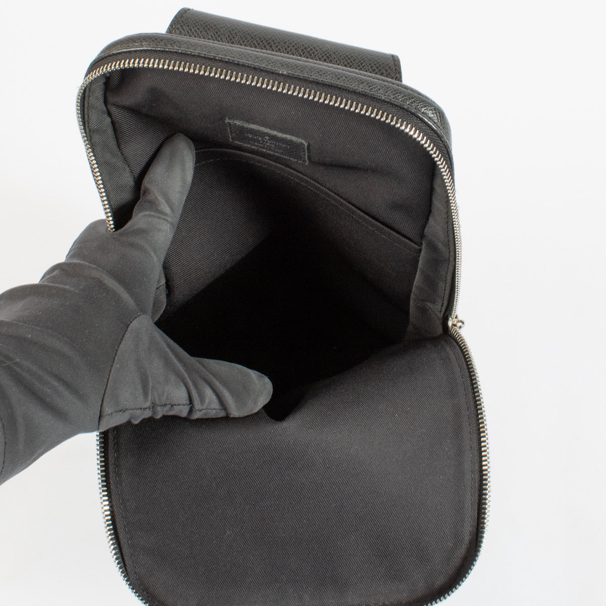Shop 100% authentic secondhand Louis Vuitton Black Taiga Avenue Sling Bag on Labellov.com