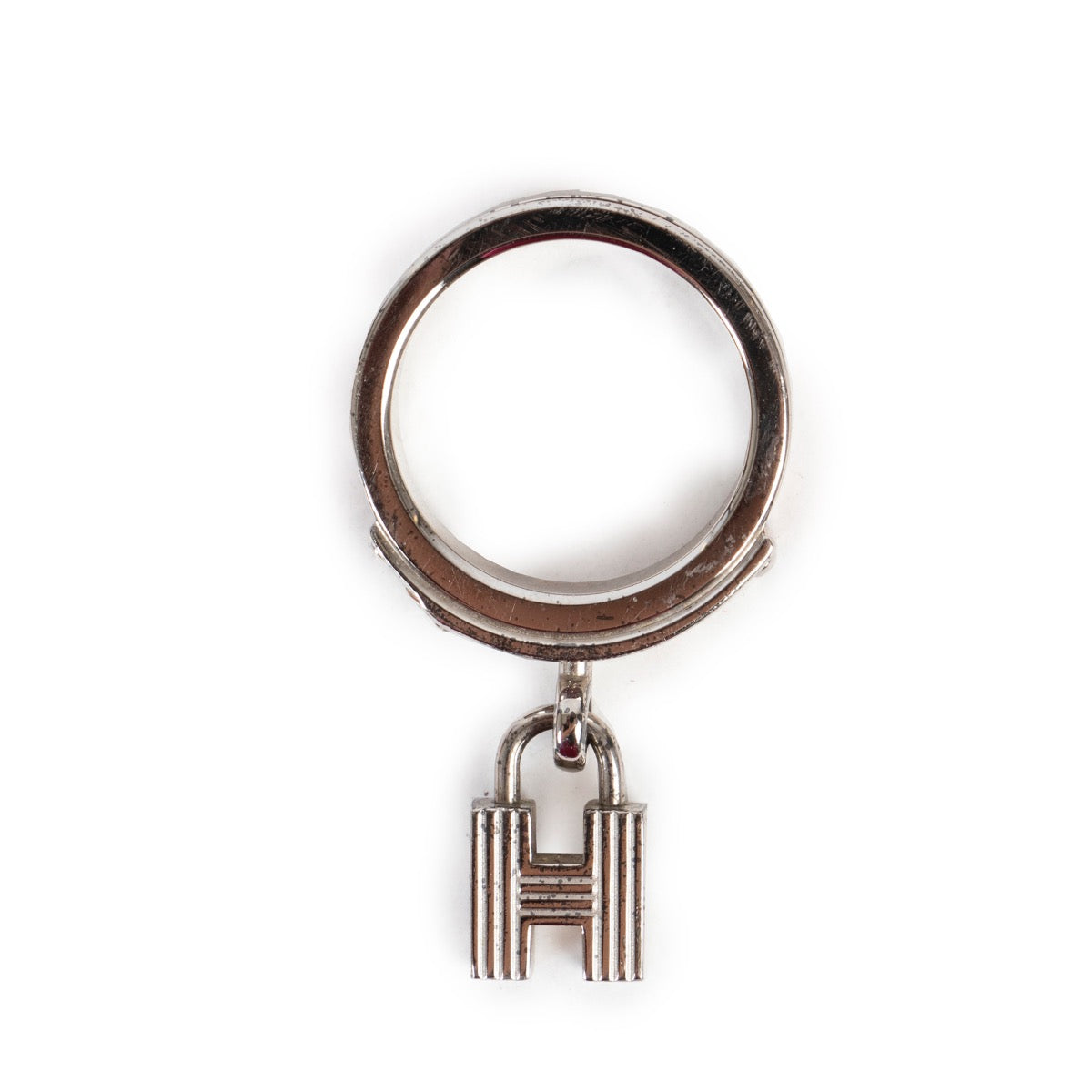Buy and sell your designer items at Labellov Luxury with excellent service. Buy this Hermès Kelly H Lizard Orange Silvertone Scarf Ring now online or in store.