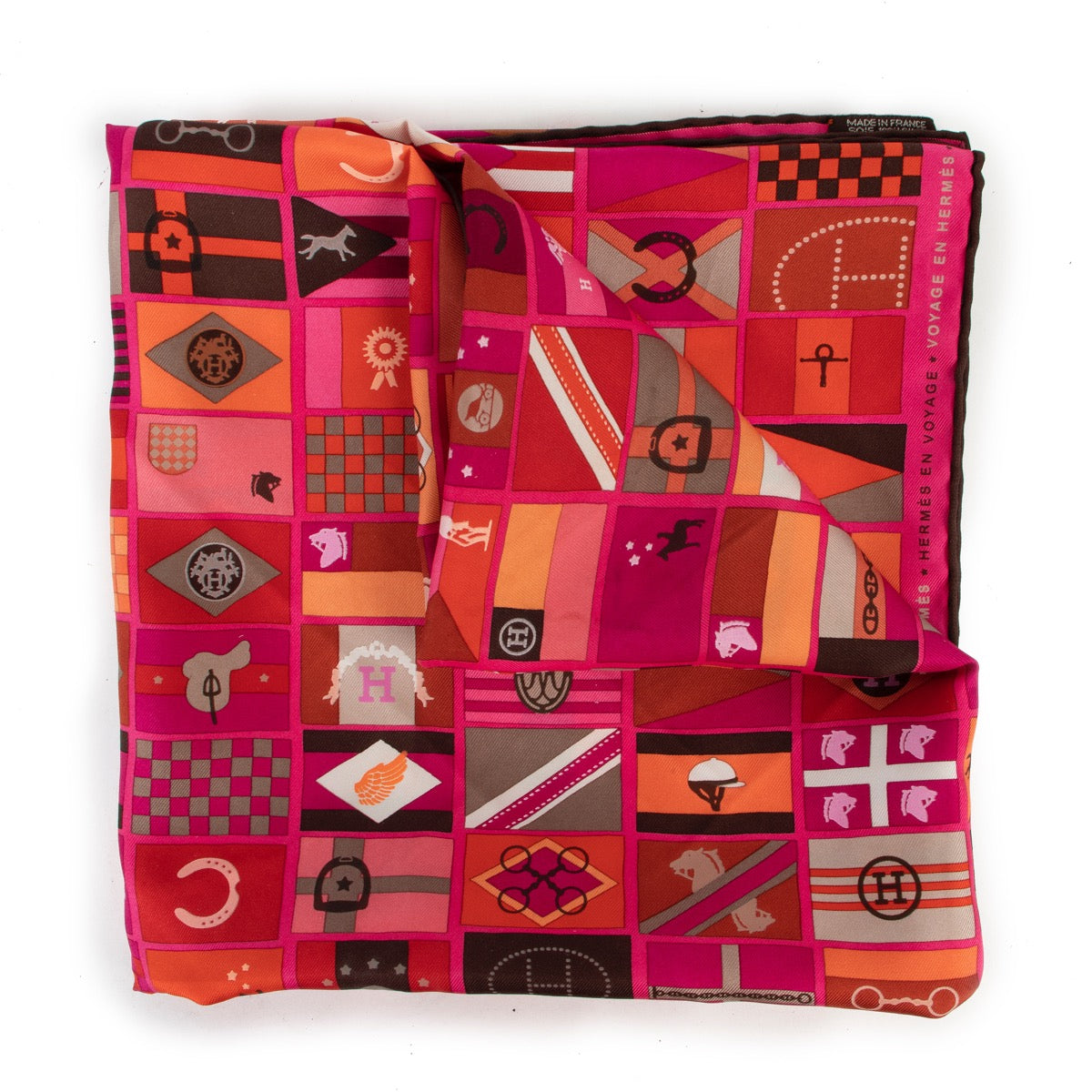 Get this Hermès Pink Voyage en Hermès Scarf at Labellov online or in store now!