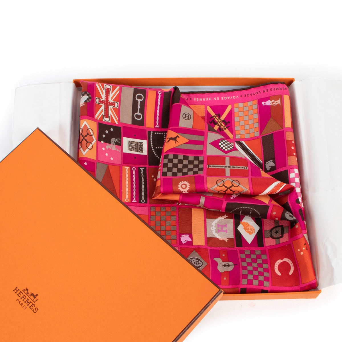 Get this Hermès Pink Voyage en Hermès Scarf at Labellov online or in store now!