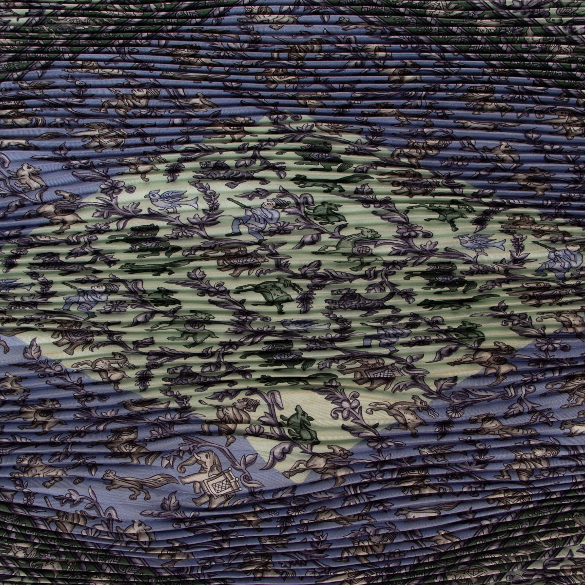 Get this Hermès Blue Plissé Scarf at Labellov online or instore for a reasonable price and in good condition.