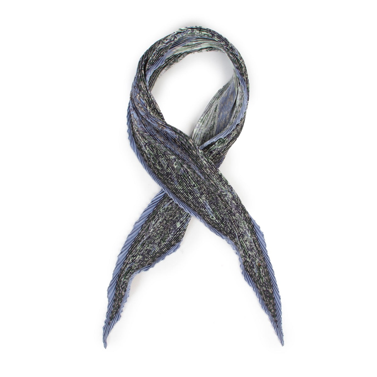 Get this Hermès Blue Plissé Scarf at Labellov online or instore for a reasonable price and in good condition.