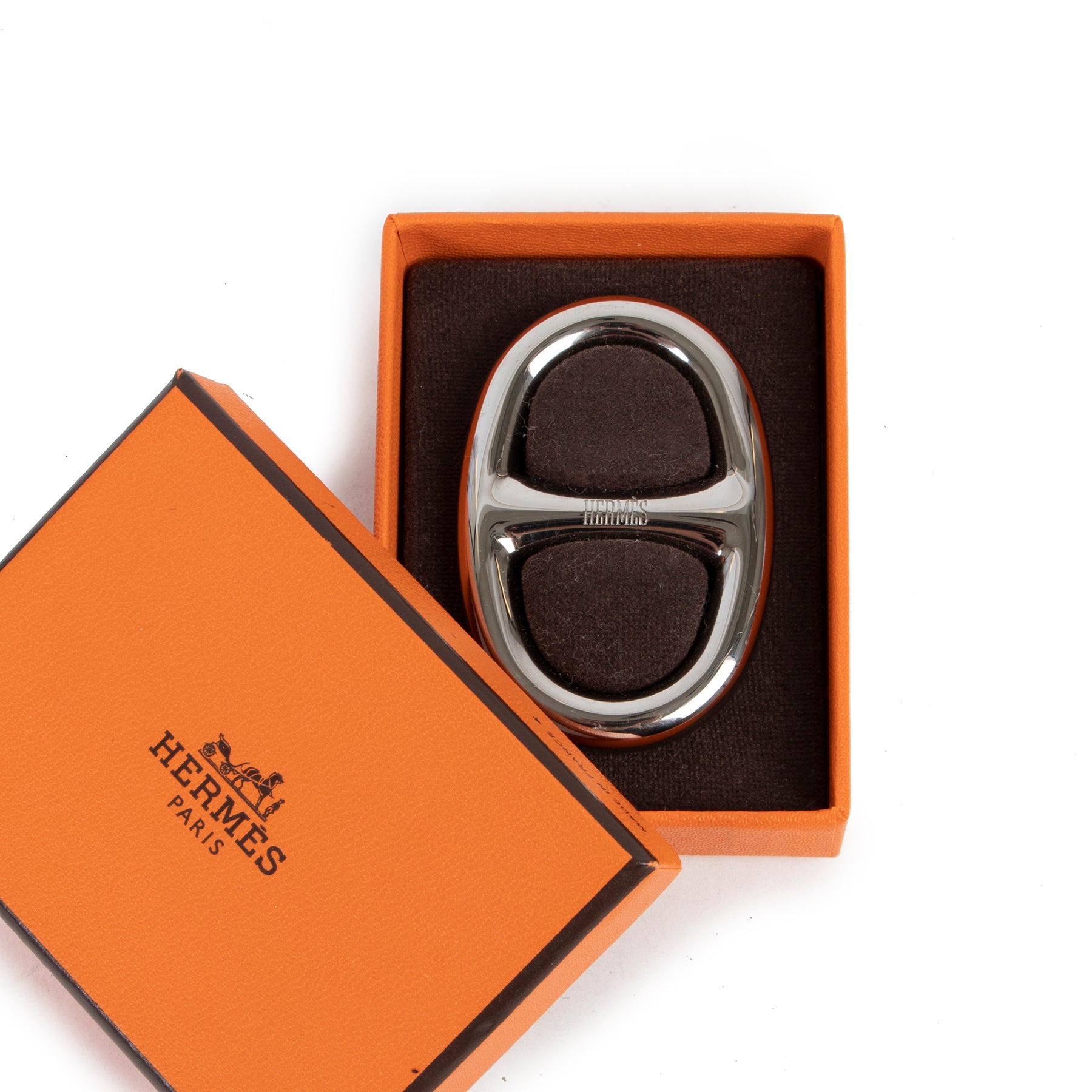 Hermès Chaine d'Ancre Scarf Ring Silver Palladium available now at Labellov in store at Antwerp or online.