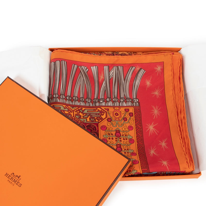 Get this Hermès Orange Sur Un Tapis Volant Scarf at Labellov online or in store in very good condition. Buy and sell your designer items for a reasonable price and with excellent service