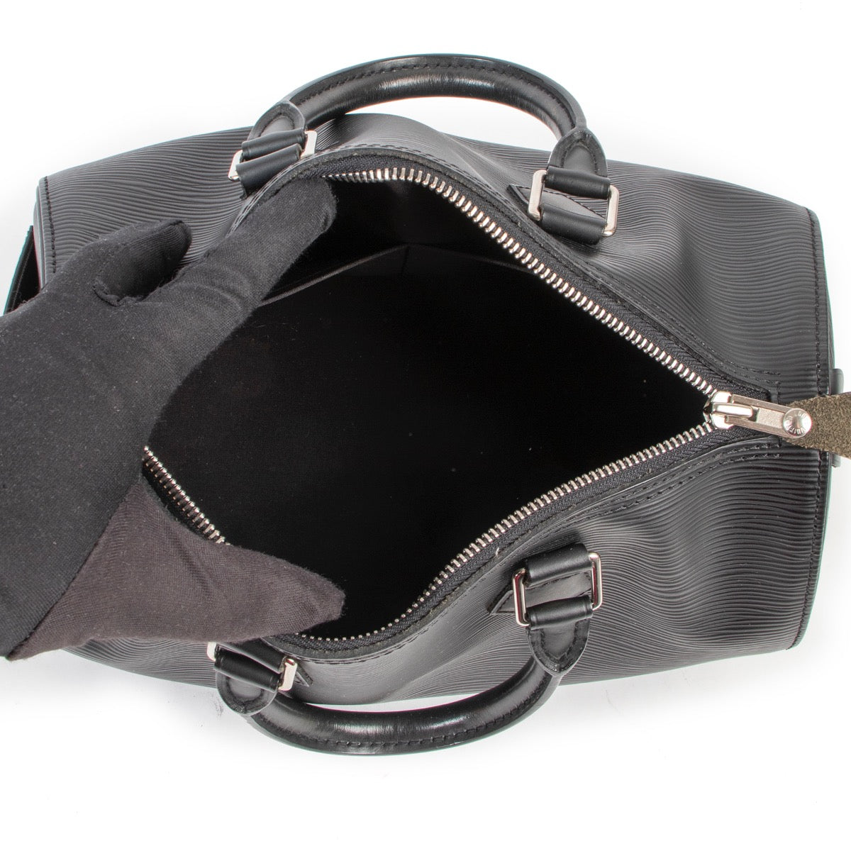 Buy and sell your designer items for a reasonable price online or in store. Get this Louis Vuitton Speedy 28 Black Epi now at Labellov Luxury and give it a second life.