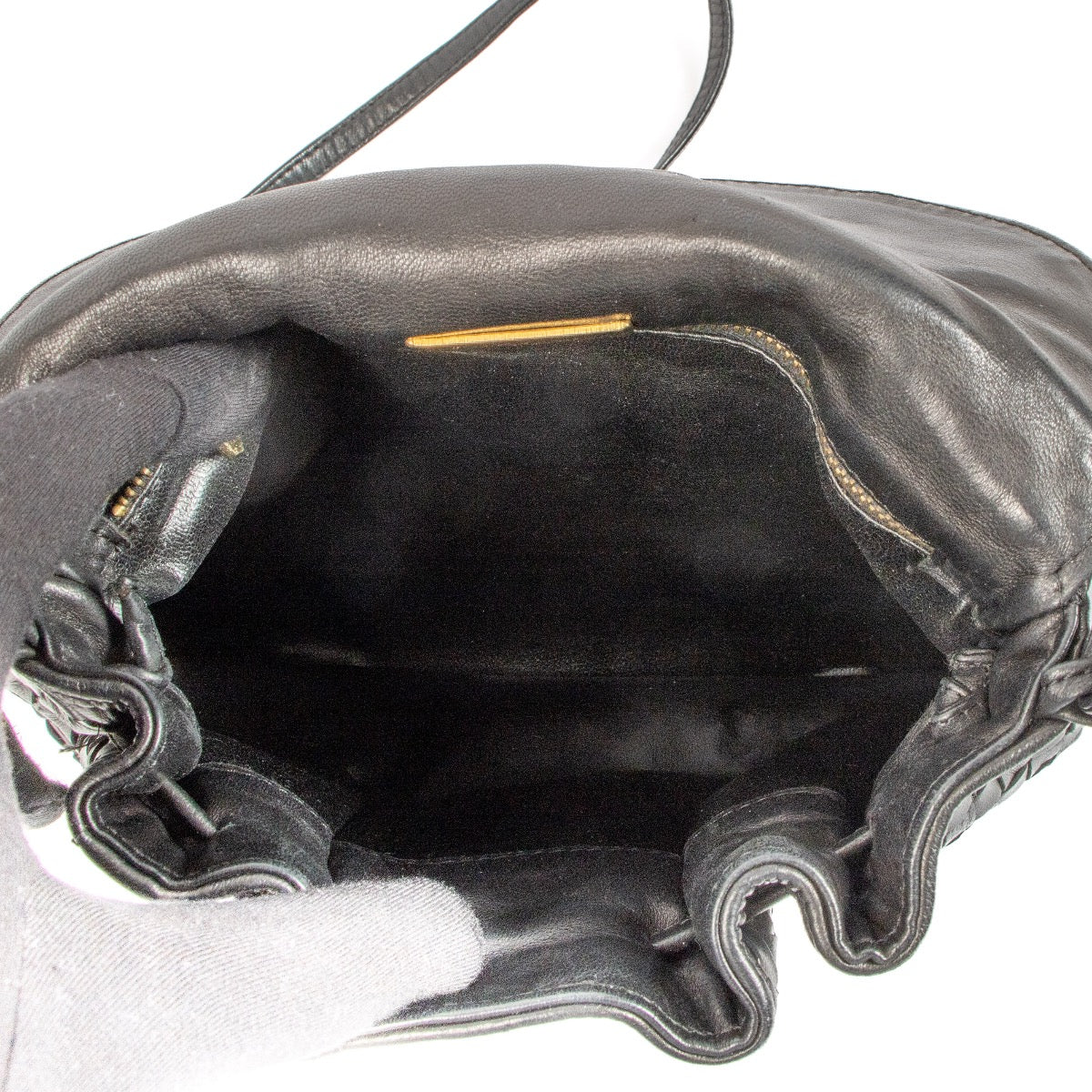 Shop 100% authentic second-hand Bottega Veneta Black Shoulder Bag on Labellov.com