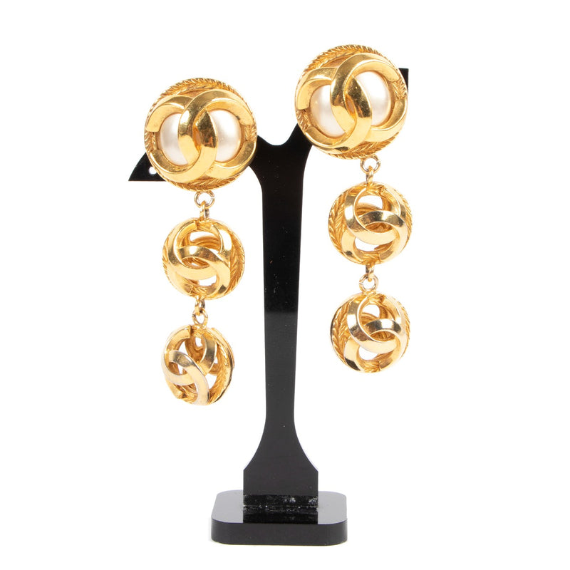 Chanel '80s Gold Pendant Clip-On Earrings