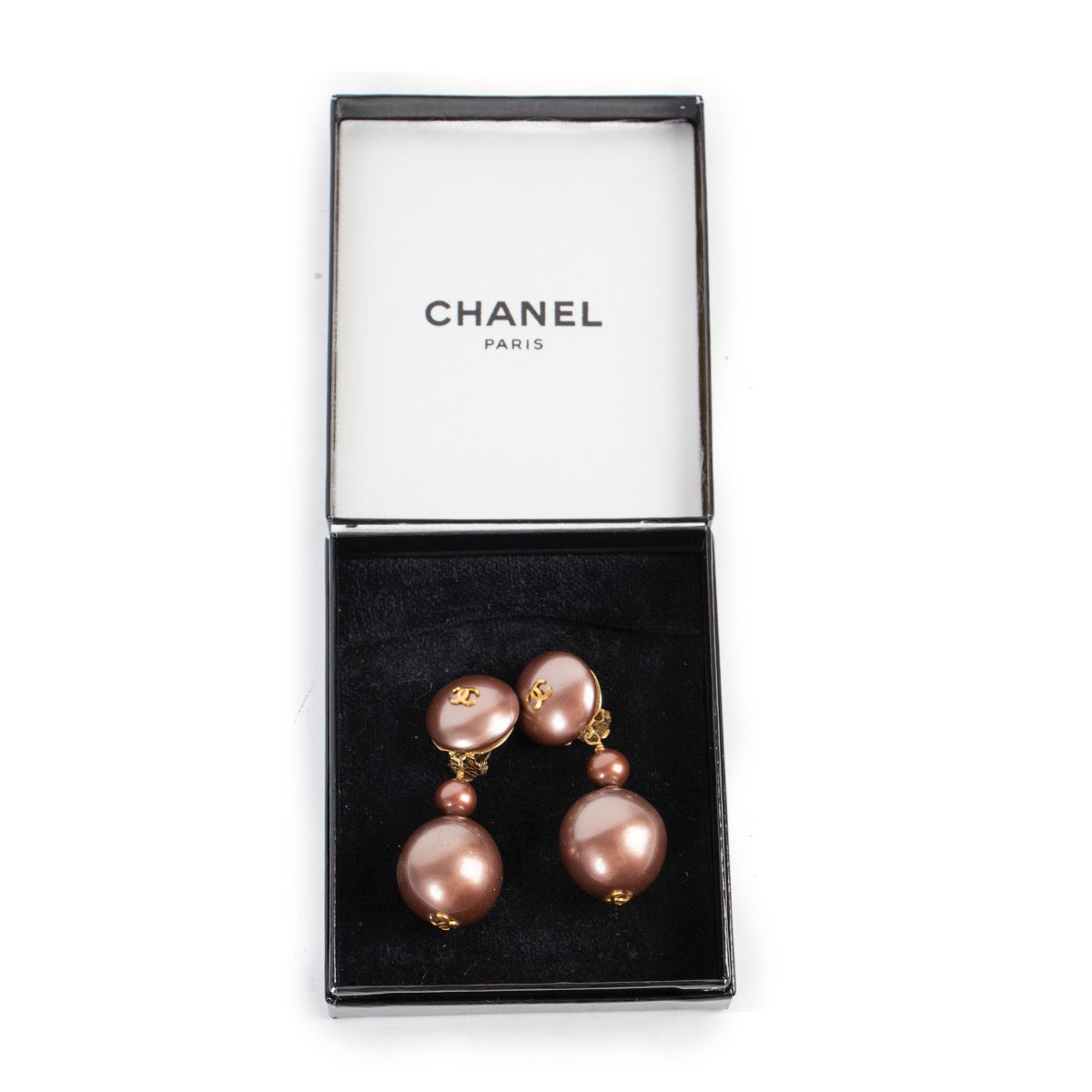 Buy online authentic second hand Chanel Rose Gold CC Clip-On Earrings in good condition at Labellov in Antwerp.