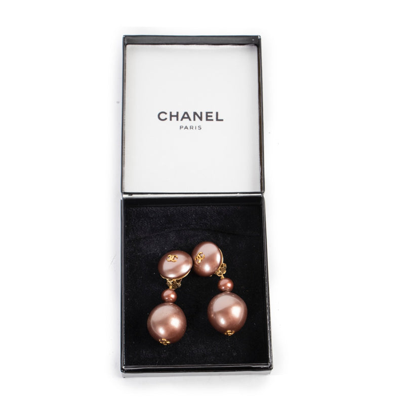 Buy online authentic second hand Chanel Rose Gold CC Clip-On Earrings in good condition at Labellov in Antwerp.