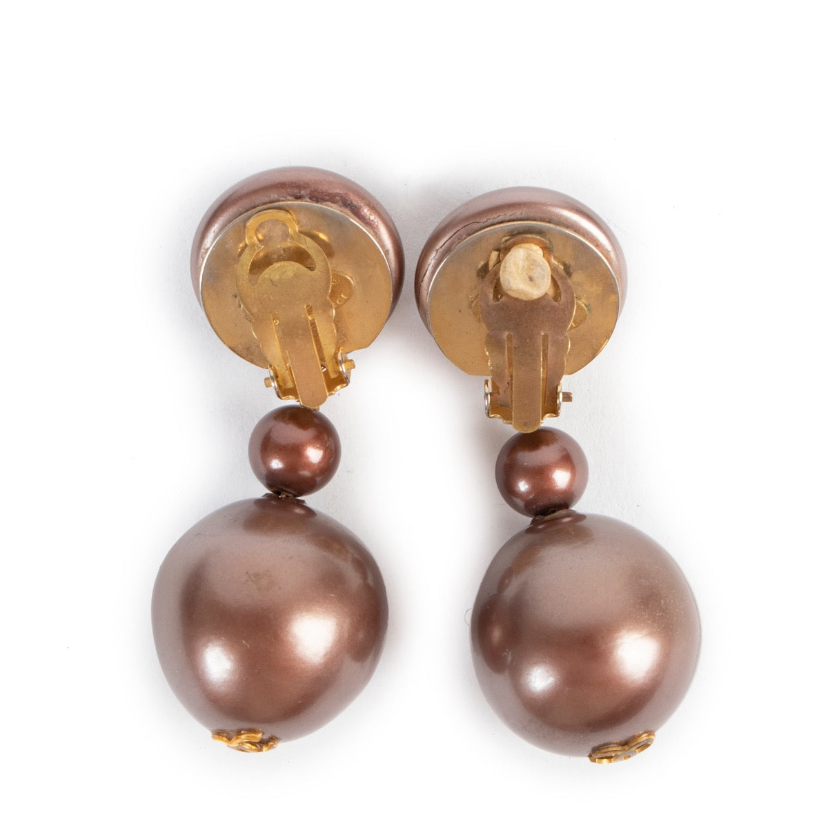Buy online authentic second hand Chanel Rose Gold CC Clip-On Earrings in good condition at Labellov in Antwerp.