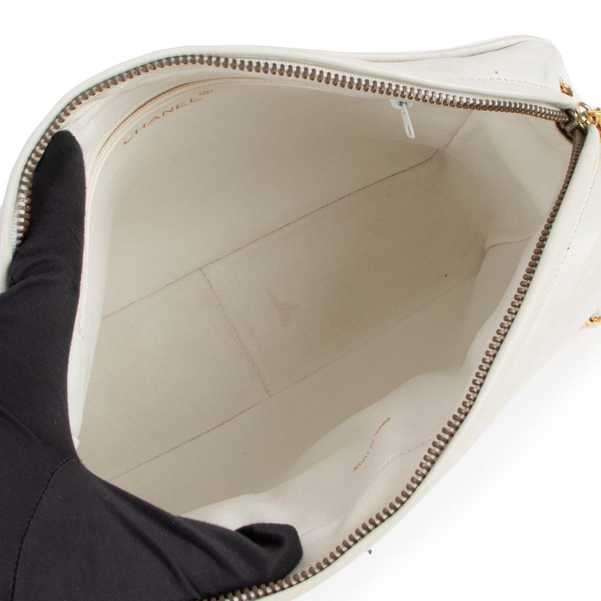 Buy online authentic second hand Chanel Vintage White Quilted Lambskin CC Tassel Camera Bag in very good condition at Labellov in Antwerp