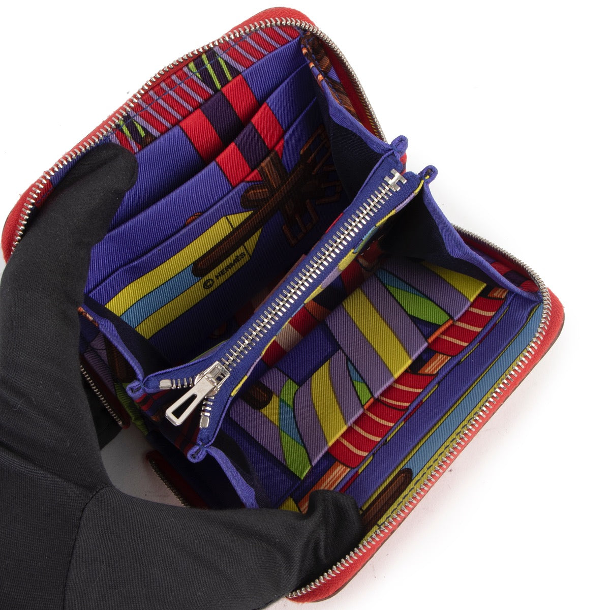 Authentic Second hand Hermès Rose Extreme Epsom Silk'In Compact Wallet at Labellov