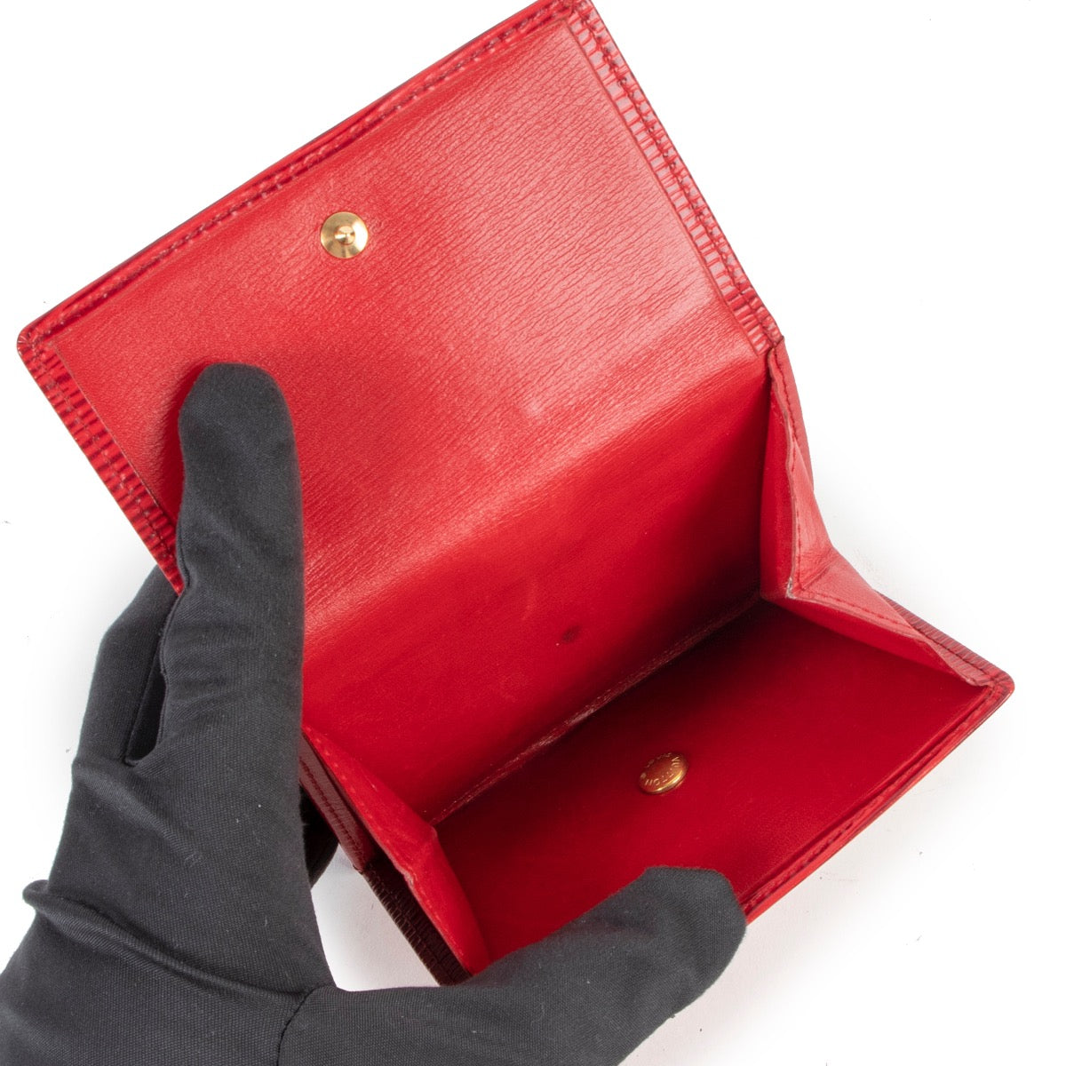 Shop safe online at Labellov in Antwerp this 100% authentic second hand Louis Vuitton Red Epi Leather Wallet