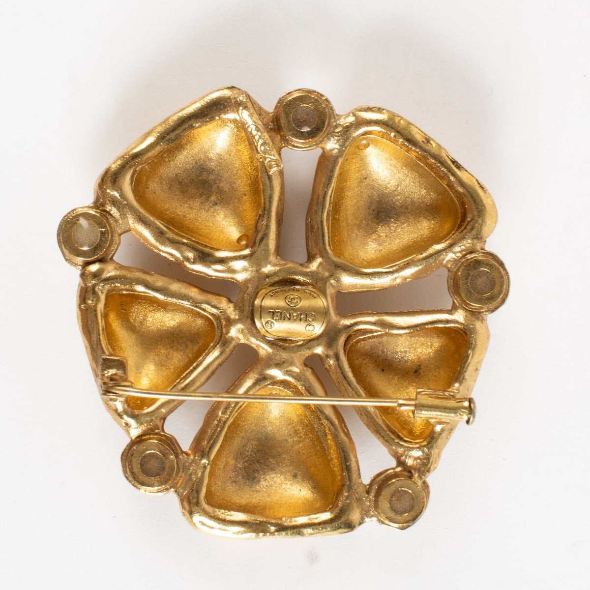 Authentic Second Hand Chanel Gold Vintage Brooch on Labellov.com