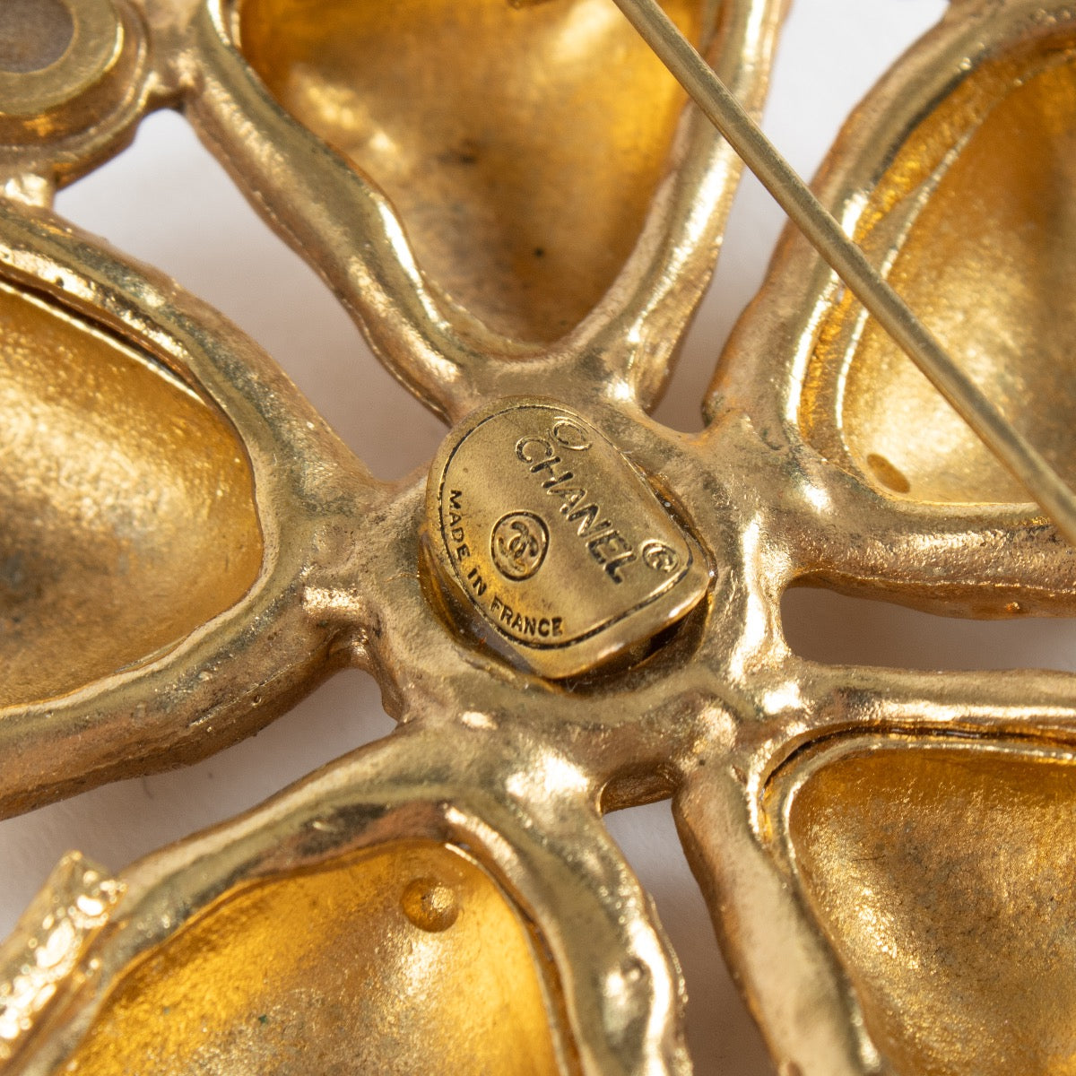 Authentic Second Hand Chanel Gold Vintage Brooch on Labellov.com