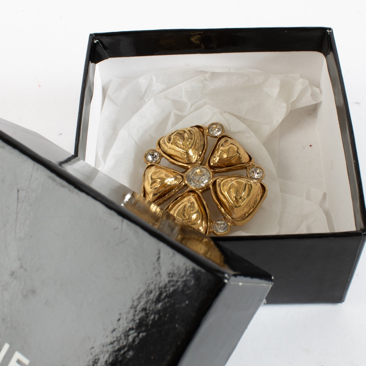 Authentic Second Hand Chanel Gold Vintage Brooch on Labellov.com