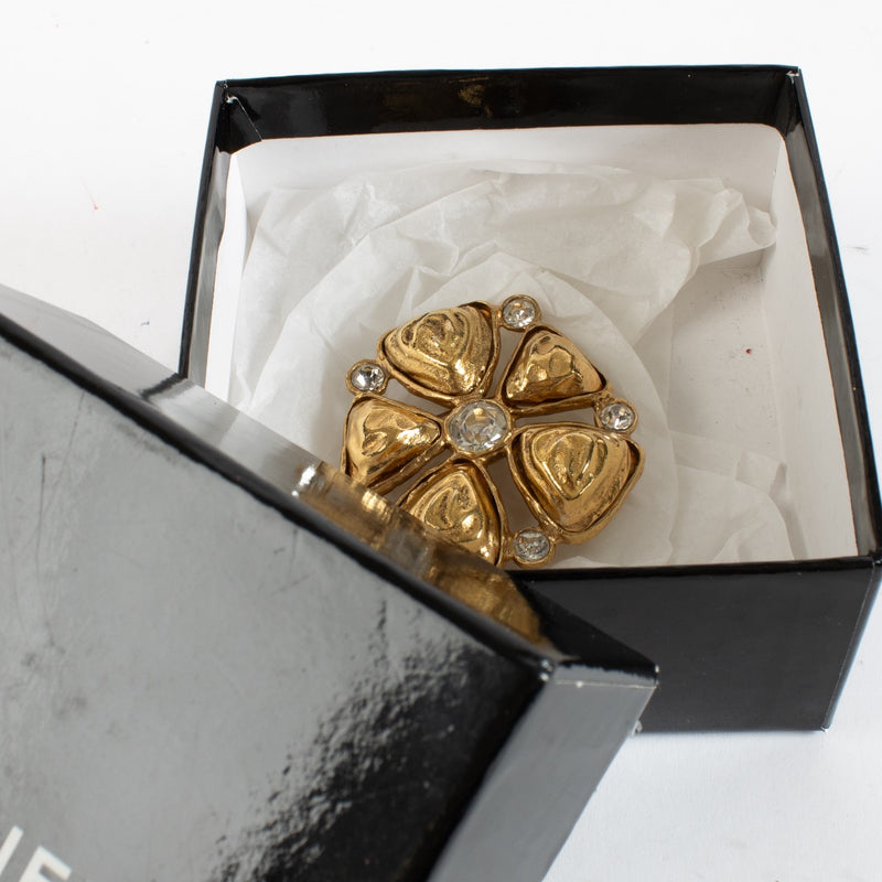 Authentic Second Hand Chanel Gold Vintage Brooch on Labellov.com